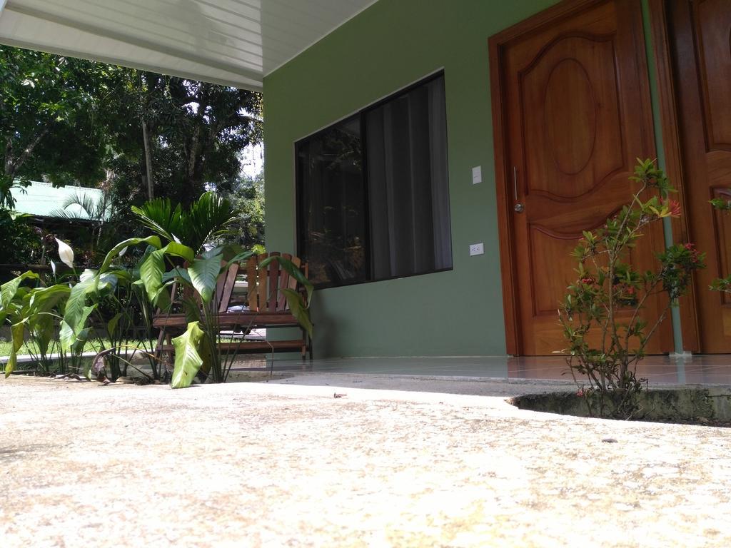 Manuel Antonio Hostel Resort Exterior photo